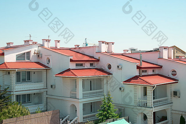 集团传统的房子城市红色的平铺的屋顶