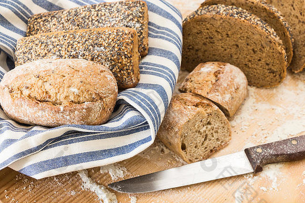 <strong>小麦</strong>面包面包片木表面面粉