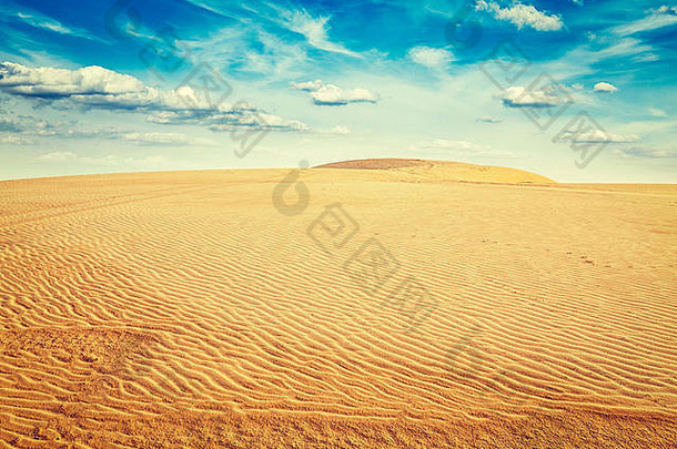 日出时的白色沙丘，越南梅内