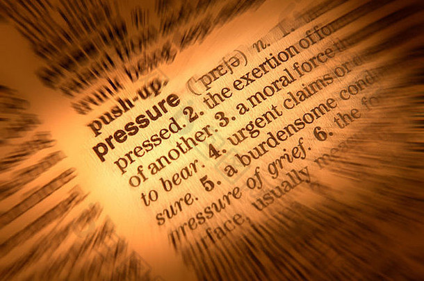 字典页面的特写显示单词PRESSURE的定义