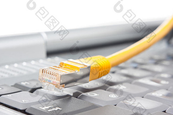 宏黄色的网络电缆前面键盘