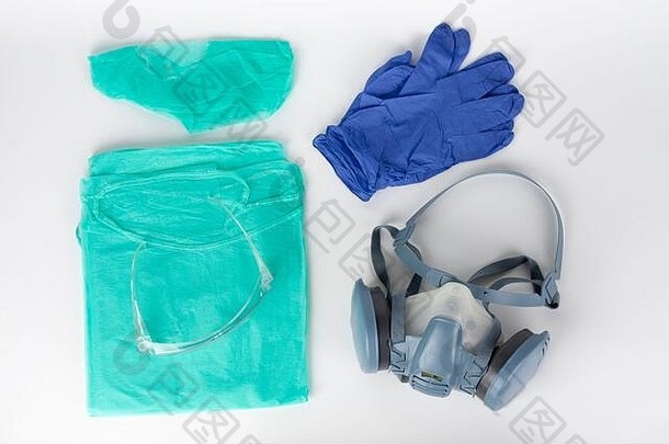 双过滤器半面罩呼吸器面罩、塑料防护眼镜、防护服、帽子、手套、个人防护设备，以保护