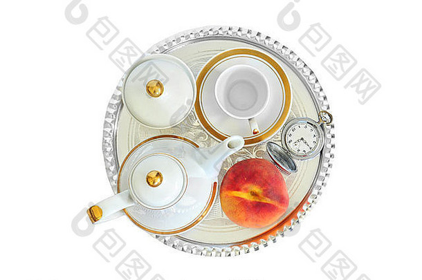 咖啡套装、杏子和怀表，在银托盘上安排早餐