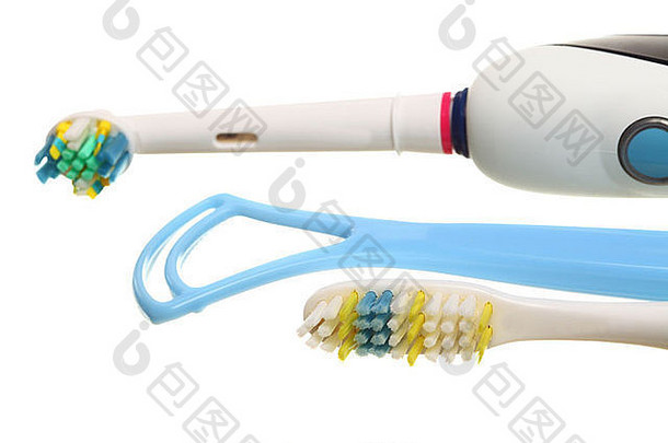 在白色背景上隔离的现代电动牙刷电动头