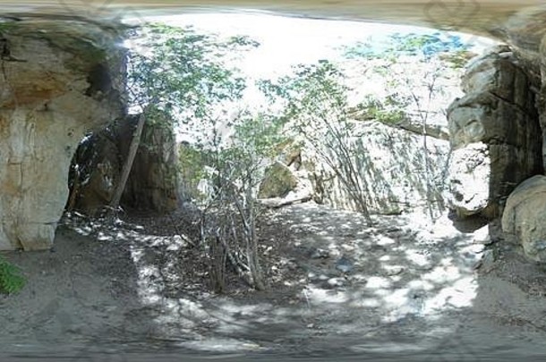 古代人营地，岩石上覆盖着图纸，4K 360库存照片