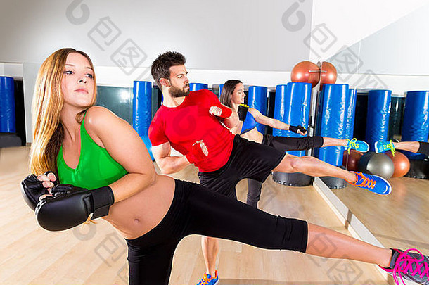 拳击aerobox集团低踢培训健身健身房镜子