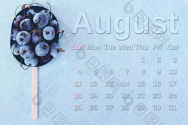 8月日历堆栈冻甜蜜的樱桃8月月日历夏天食物背景