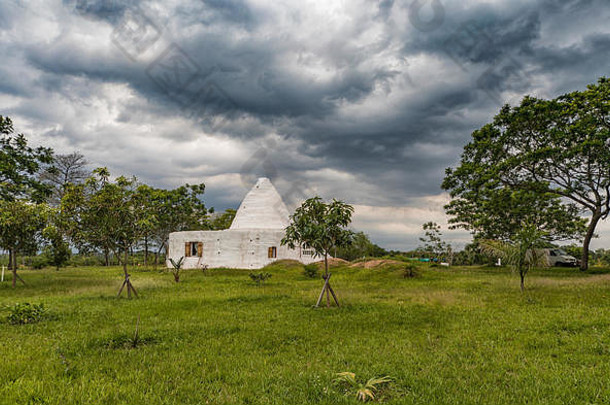 圆形设计的泥屋，在巴拉圭越来越常见。