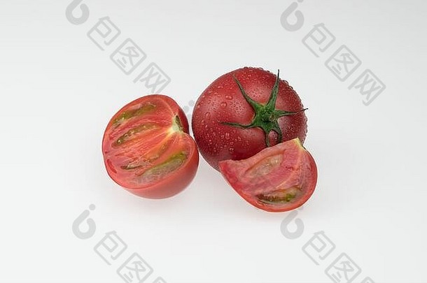 新鲜的湿西红柿白色背景切片西红柿