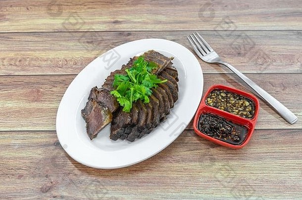 切片炖牛肉中国人风格亚洲食物表格