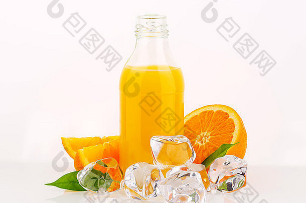 鲜橙汁和冰