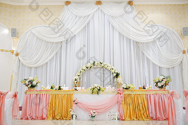 婚礼手工制作的装饰餐厅美花