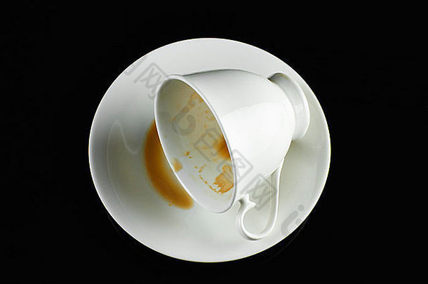 茶碟上空茶杯的俯视图