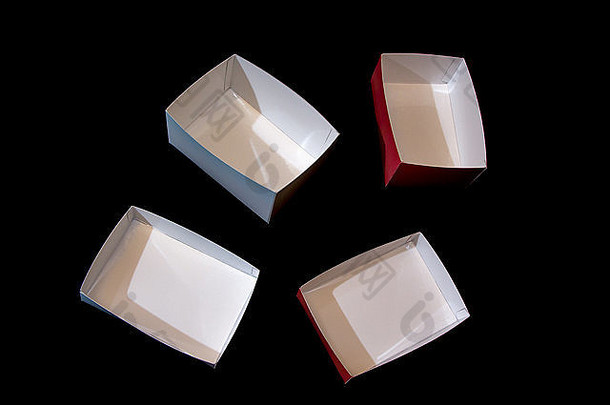 四个用层压纸做成的彩色小盒子