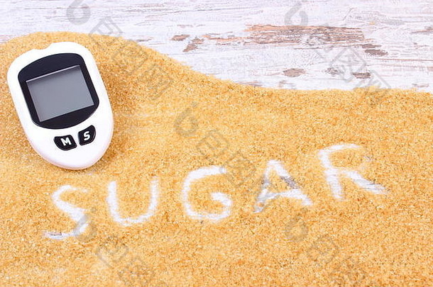 血糖仪和天然红糖，<strong>糖尿病的</strong>概念，检查血糖水平和减少吃糖