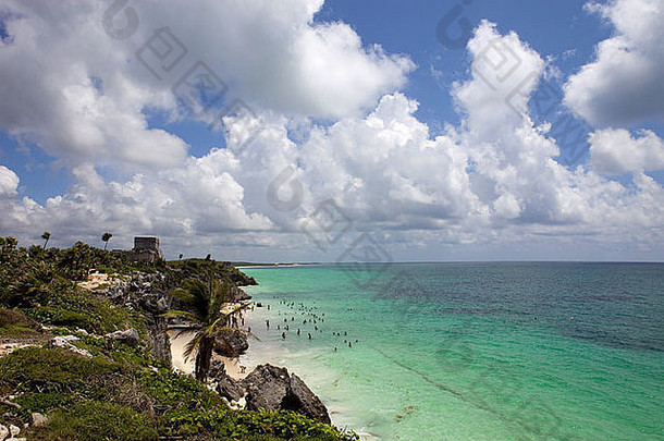 尤卡坦岛图勒姆遗址的墨西哥小海滩