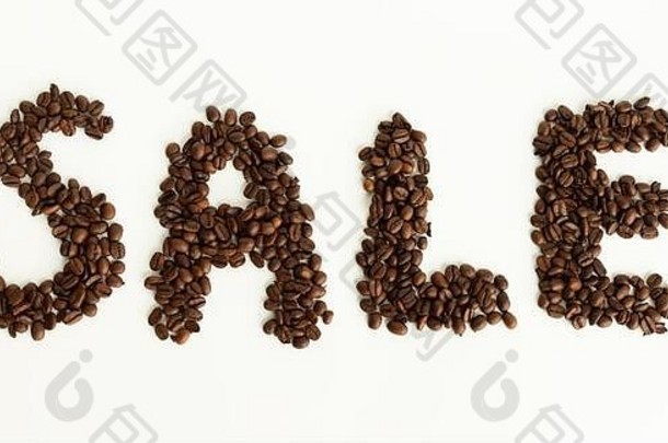 咖啡豆子形状的信出售说谎白色孤立的背景