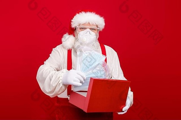 照片快乐圣诞老人快递工人包装盒子流感医疗呼吸机<strong>疫情</strong>保护互联网网站订单穿护目镜脸面具他