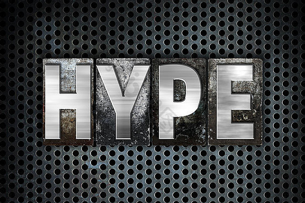 在黑色工业网格背景上，用复古金属活版印刷字体书写的单词Hype。