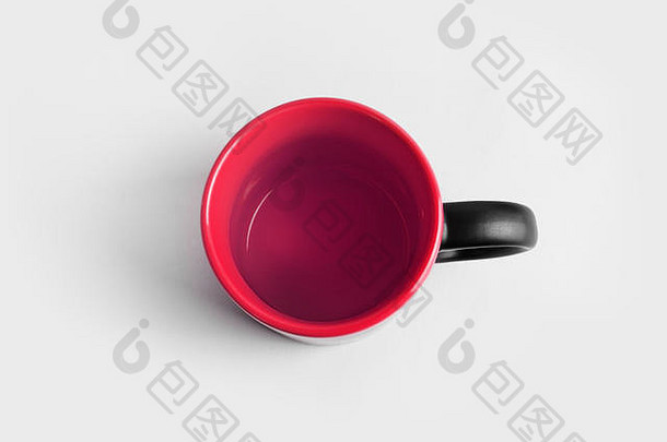 用于咖啡或茶的黑色和红色空白陶瓷杯或杯子。