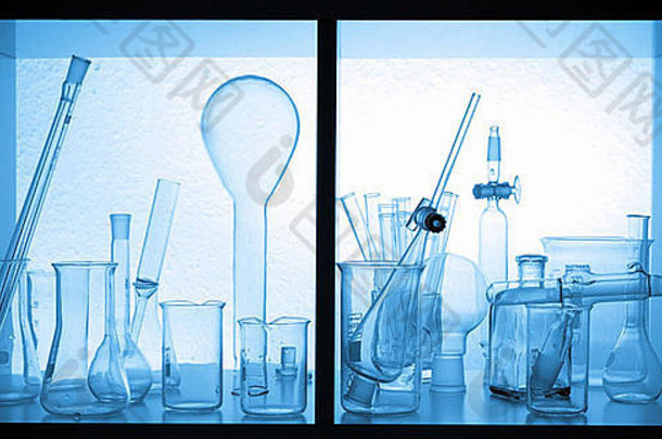 化学玻璃器皿化学实验室中的玻璃管、玻璃瓶