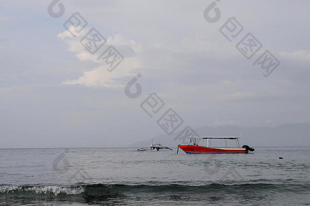 潜水船锚定宁静的港口波多黎各galera菲律宾