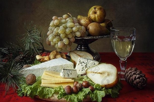 水果和奶酪的静物画