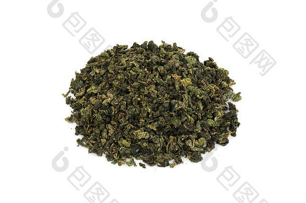 堆滚叶子乌龙茶传统的中国人黑暗绿色茶孤立的白色背景