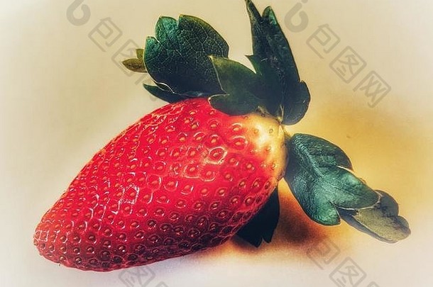 新鲜选成熟的红色的多汁的草莓