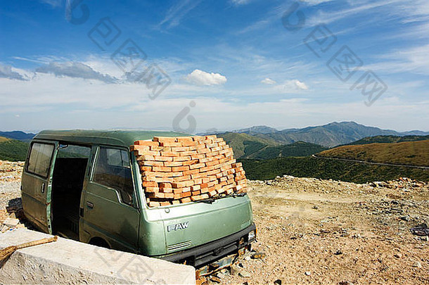 五台山五台山上的一辆砖砌面包车中国山西省中国佛教圣地之一