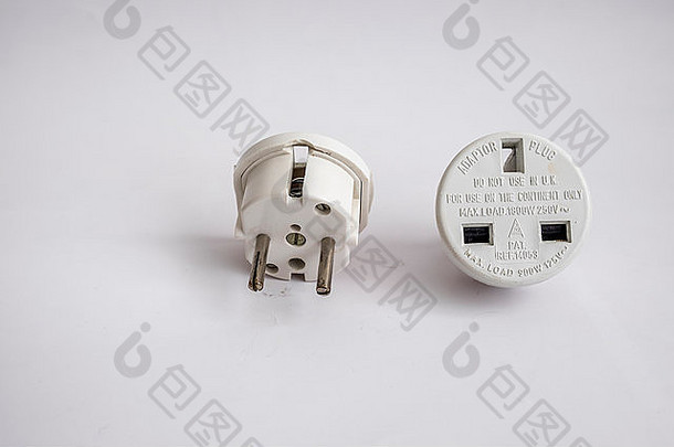 电源适配器插头，带有13安培的3针插座，转换为2个圆针，用于欧洲。