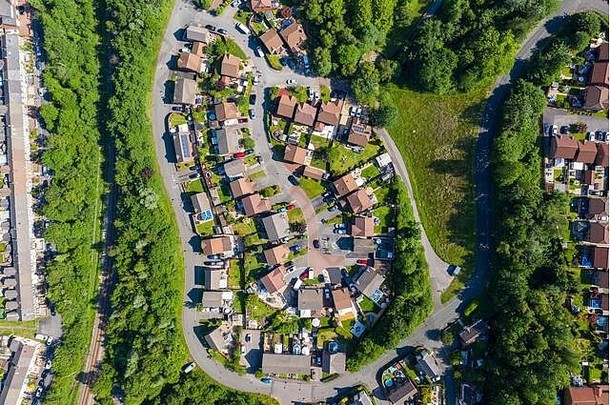 英国南威尔士山谷中的威尔士小镇Ebbw Vale鸟瞰图