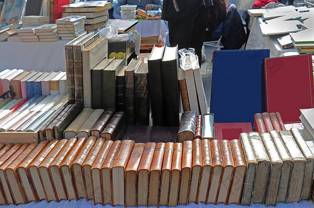 书出售古董法国跳蚤市场不错的
