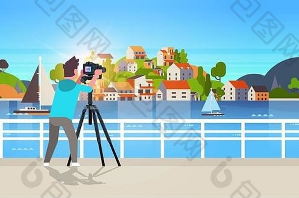 男子旅行摄影师在三脚架景观背景水平面上使用单反相机拍摄山城岛人的自然照片
