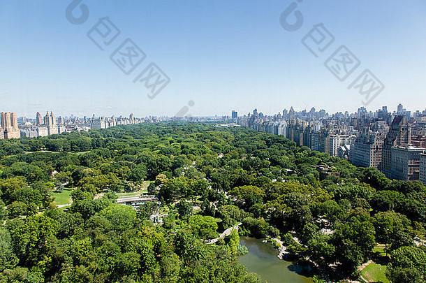 从中央公园南部鸟瞰纽约市中央公园