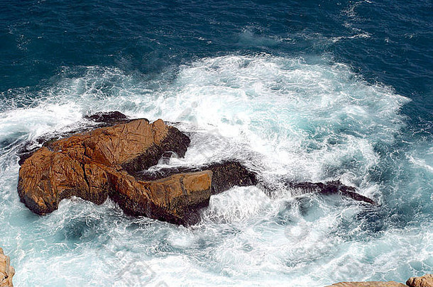 巨浪惊涛骇浪惊涛骇浪可怕的山头冲锋冲击打击海石巨石景观