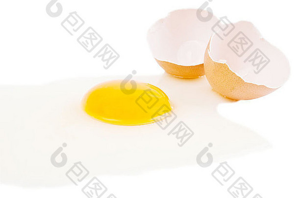 新鲜的鸡蛋在蛋清上分离。