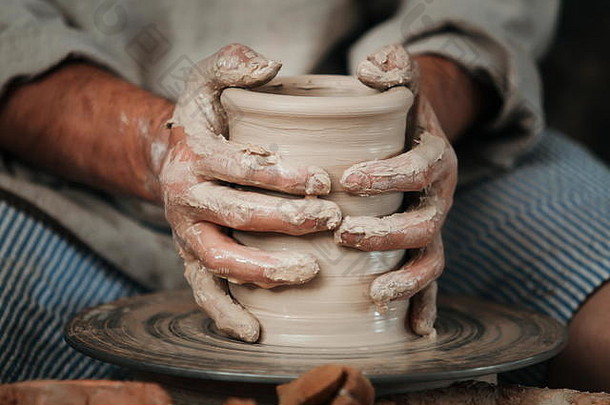 粘土制品的手工生产