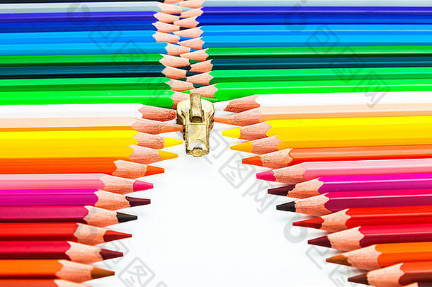 组成拉链的彩色铅笔