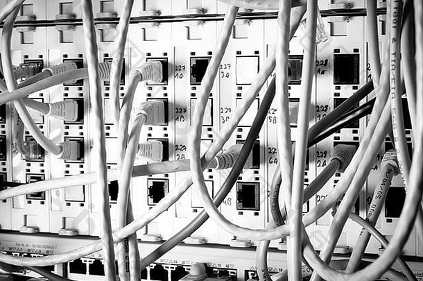 概念网络基础设施电缆连接数据中心