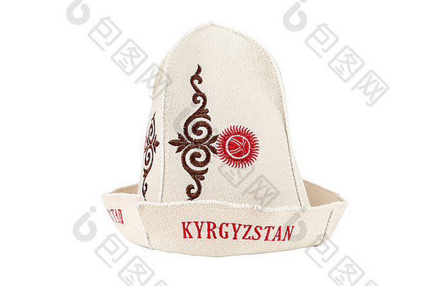 白色背景上隔离的传统吉尔吉斯帽子