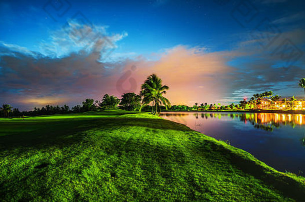 热带高尔夫球日落多米尼加共和国高峰卡纳
