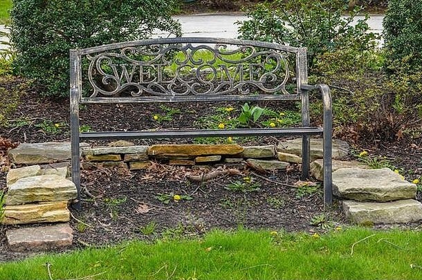 金属板凳上花园平石头区域词成形金属回来板凳上