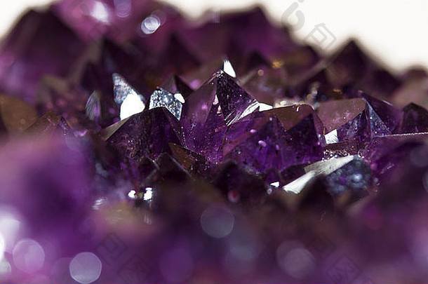 微距拍摄中的紫水晶
