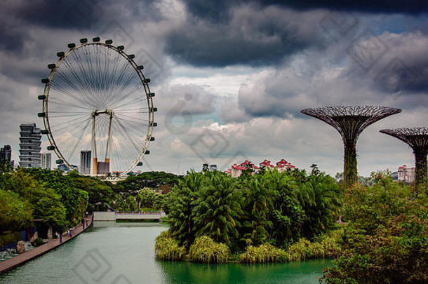 多云的日子里，新加坡海湾花园