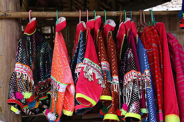泰国清迈山区部落人制作的彩色服装