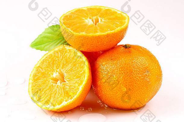 新鲜多汁的橘子、橘子