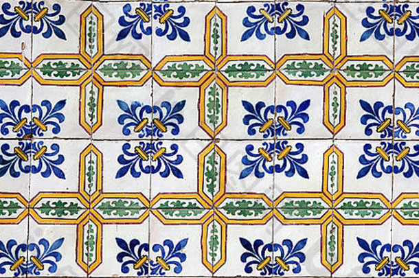 葡萄牙里斯本老房子正面的传统瓷砖（azulejos）详图