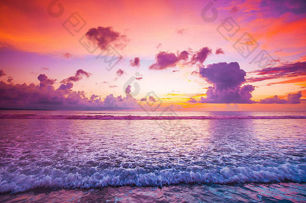日落海巴厘岛水明漾双海滩