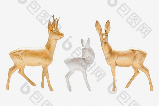 雄鹿、雌鹿和幼鹿分别用金色和银色木雕成